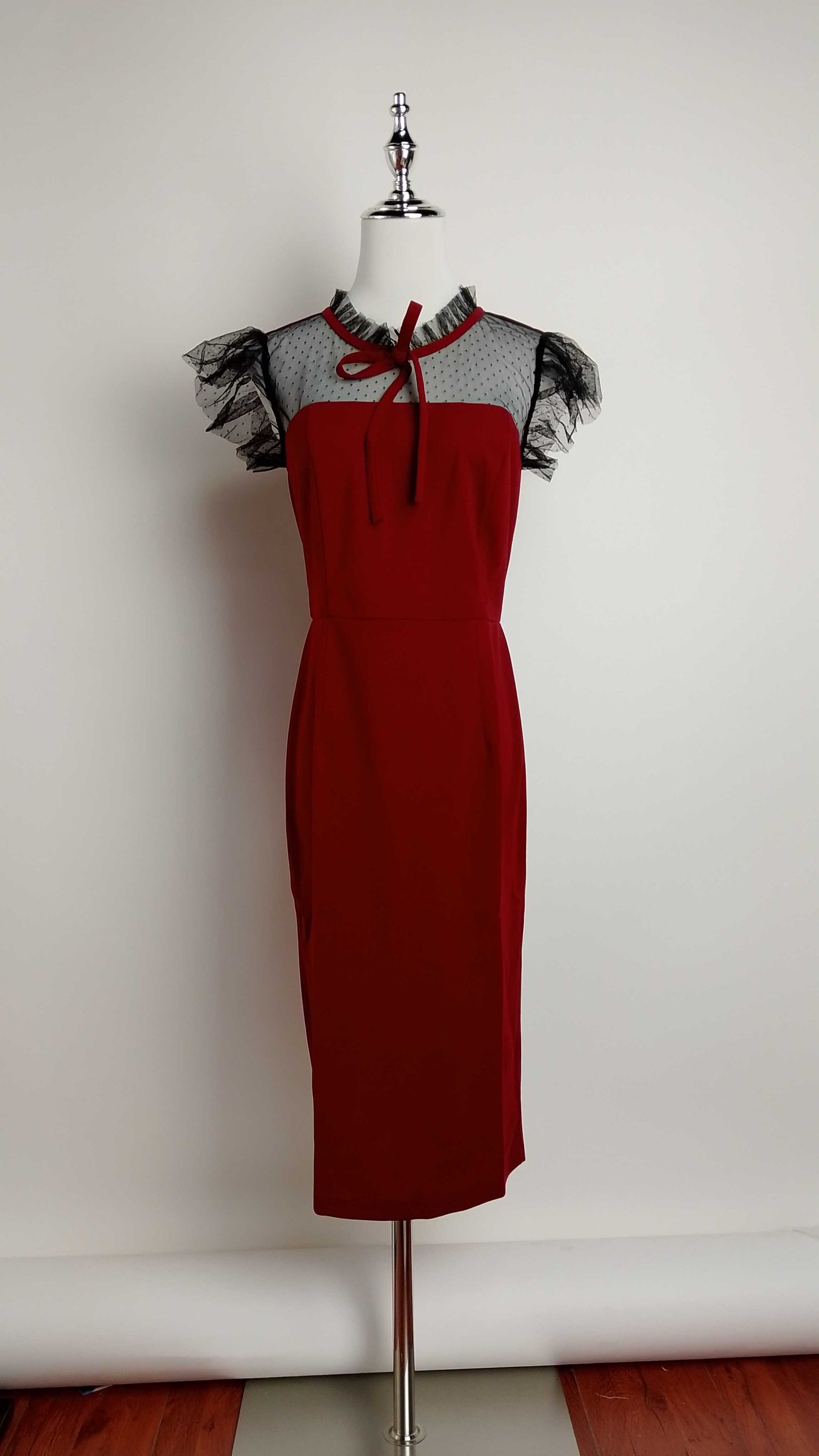 Vestido rojo con mangas negras / AO193