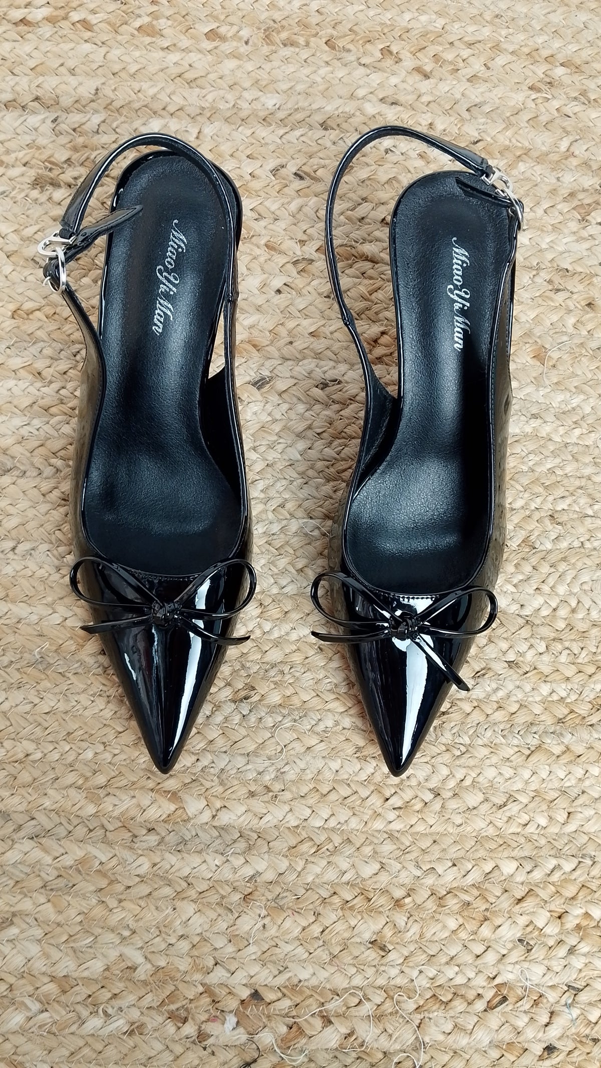 Tacones Negros Clásicos / Z260131