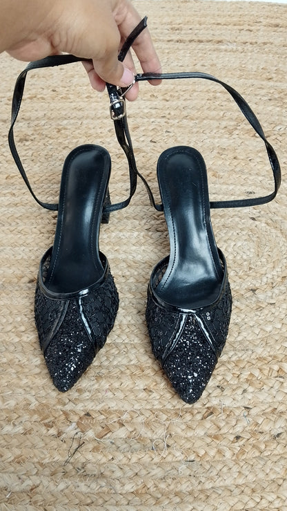 Tacones Negros con Tiras Largas / Z260130