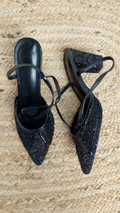 Tacones Negros con Tiras Largas / Z260130
