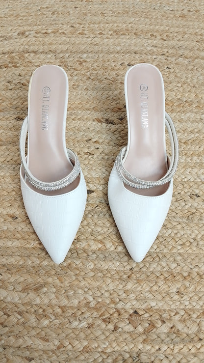 Tacones Blancos de Punta / Z260136