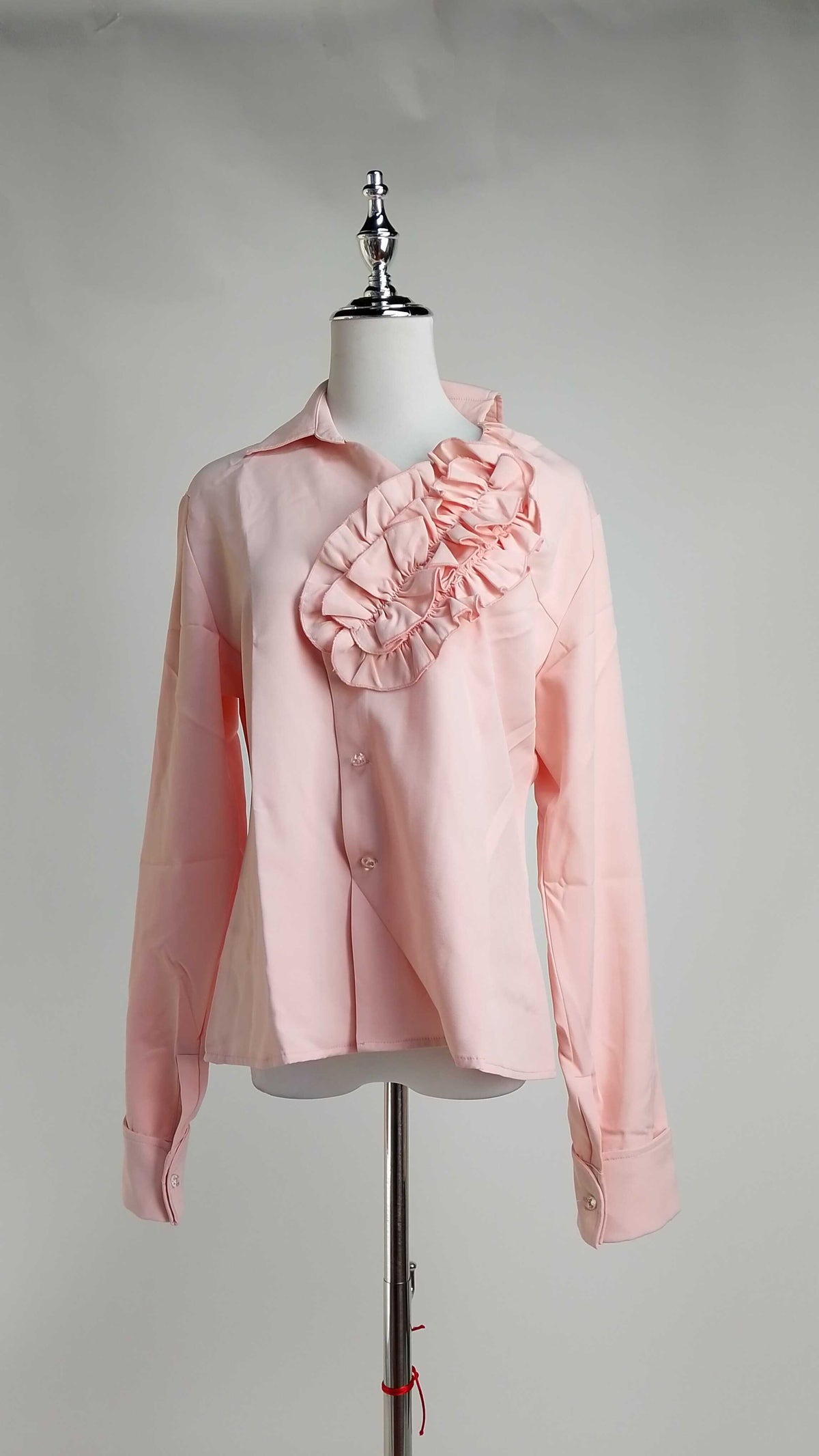 Blusa rosa pastel con volantes decorativos / AO129