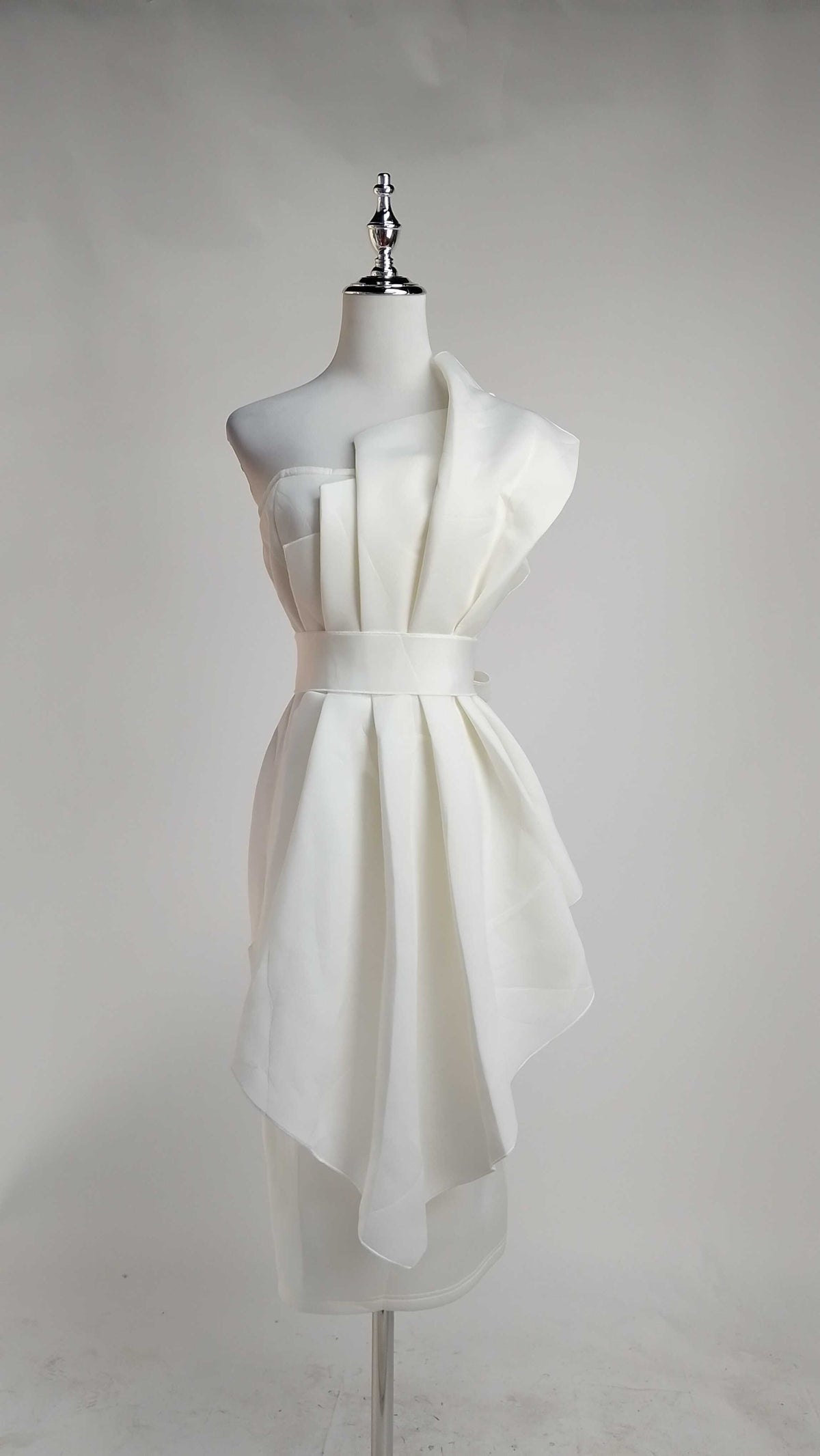 Vestido blanco corto drapeado / AO67