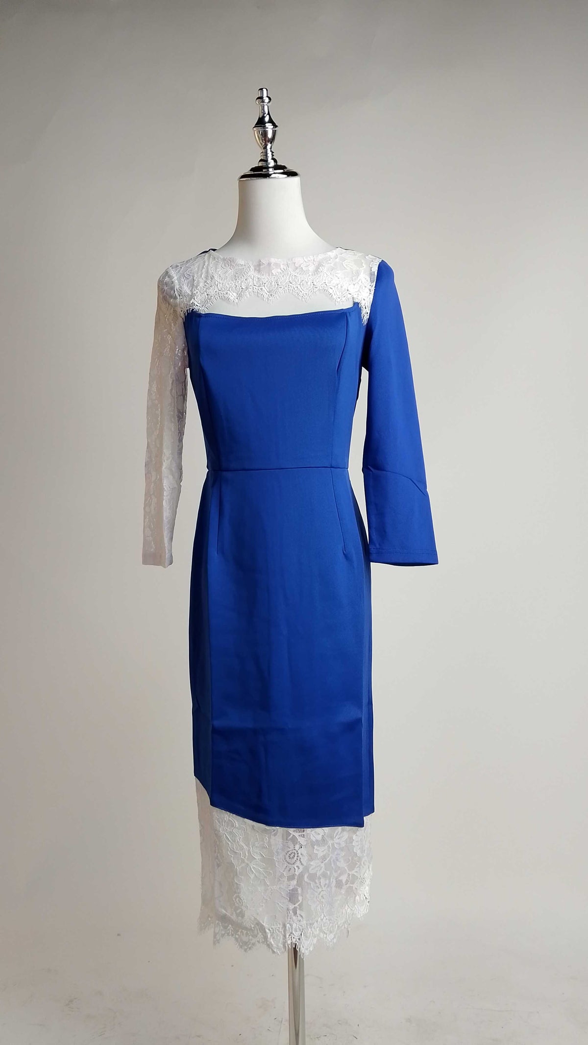 Vestido azul con encaje blanco en manga/ AO41