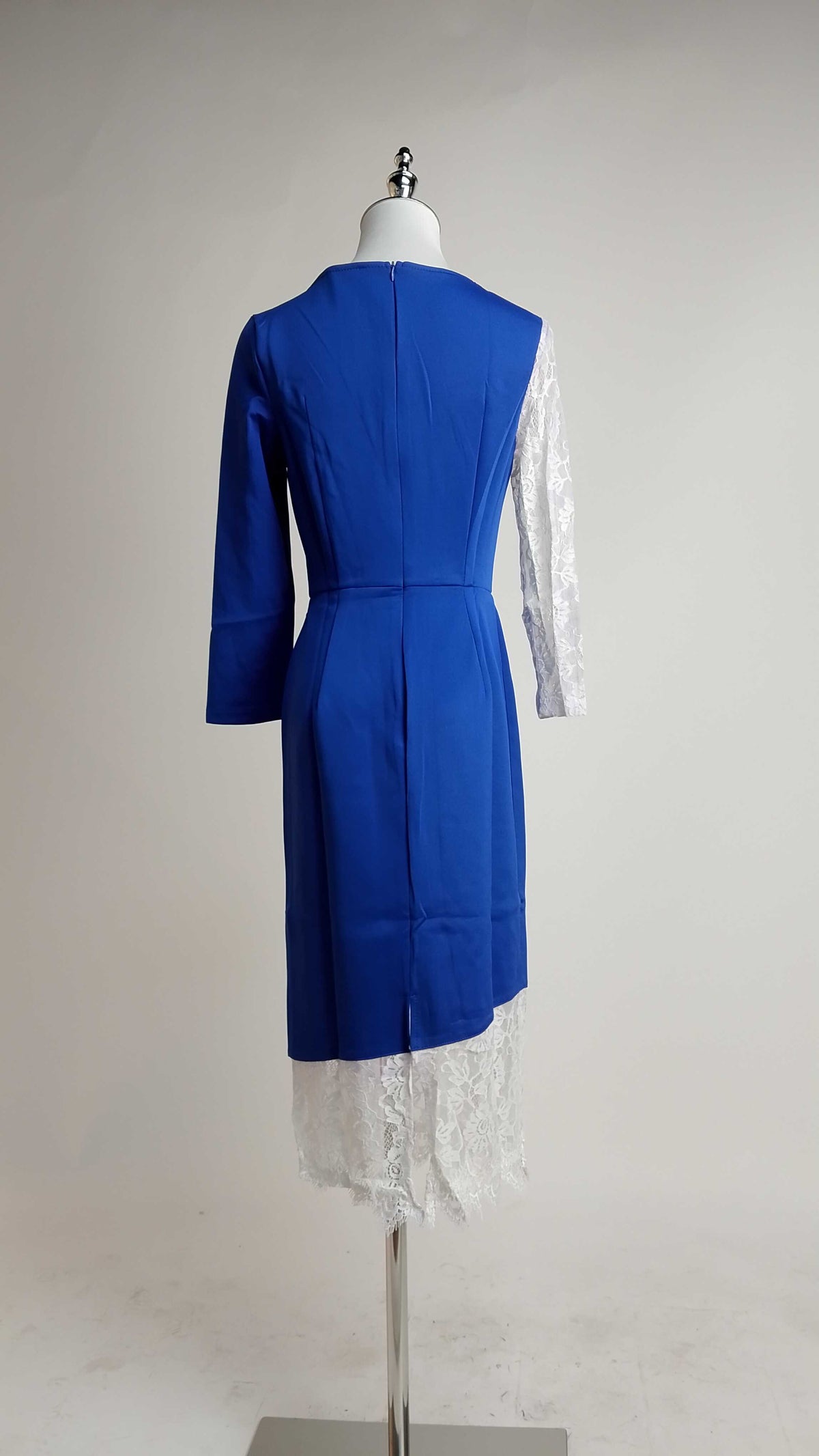 Vestido azul con encaje blanco en manga/ AO41