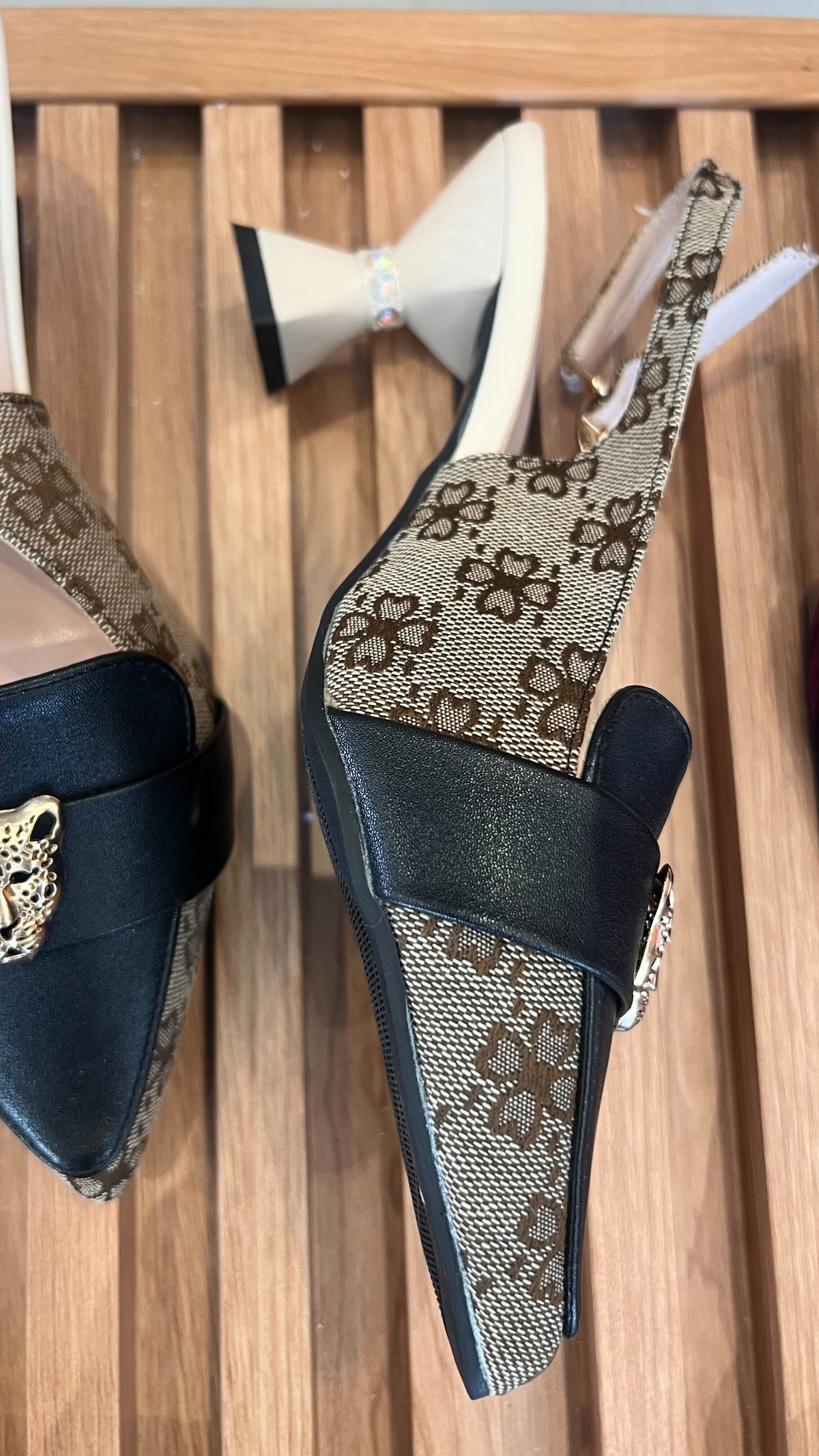 Zapatos Clásicos con Detalle / ZZ260108