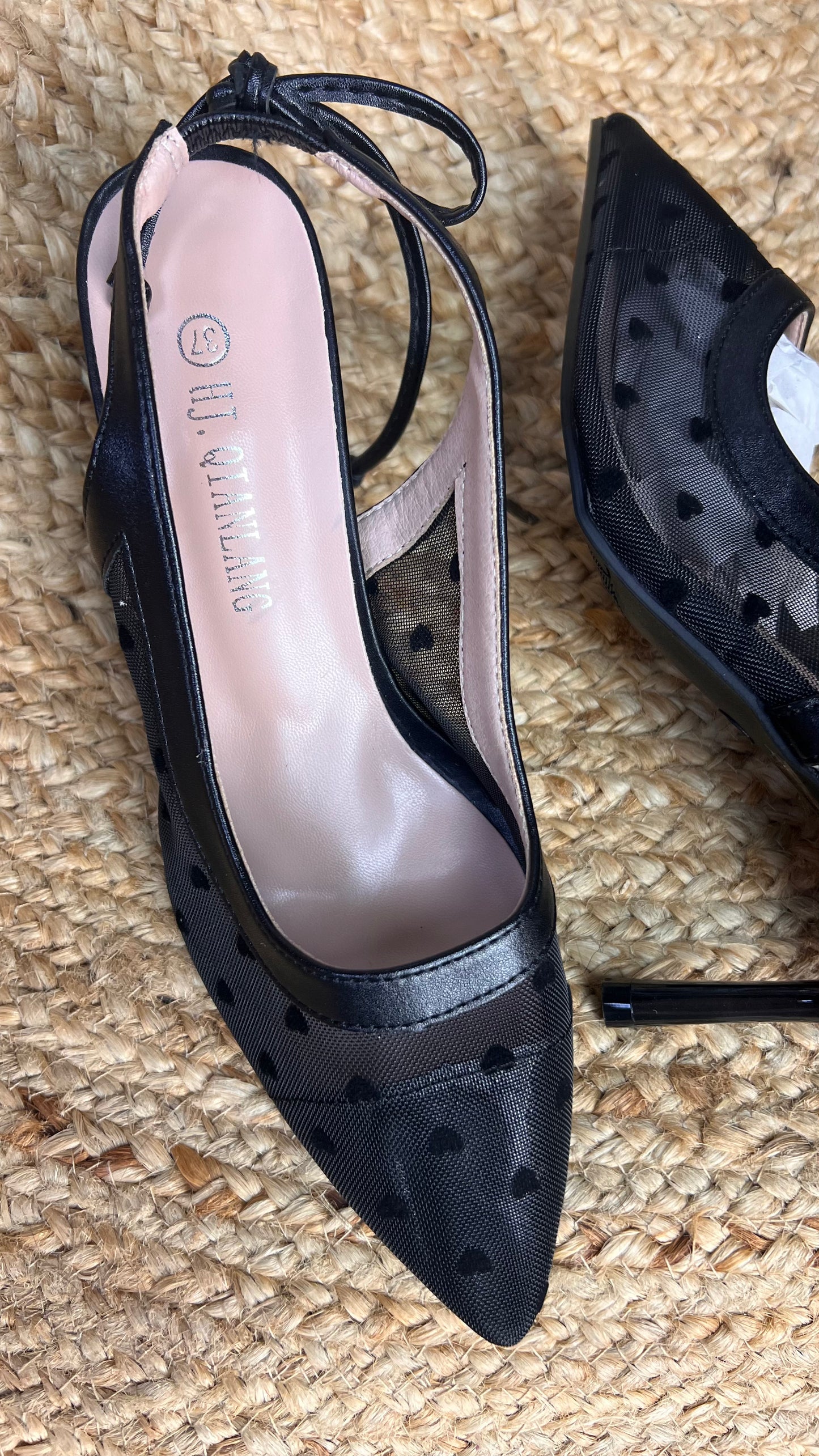 Zapatos Tacón Negro Malla Corazones / Z260112