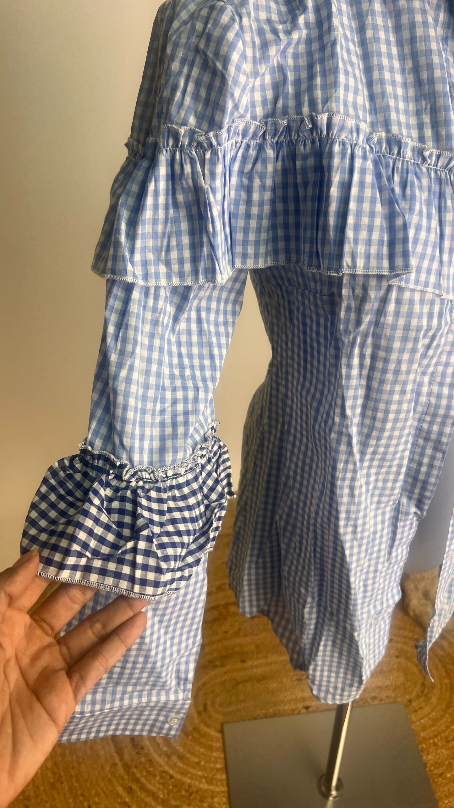 Blusa azul con cuadros y volantes/ AO69