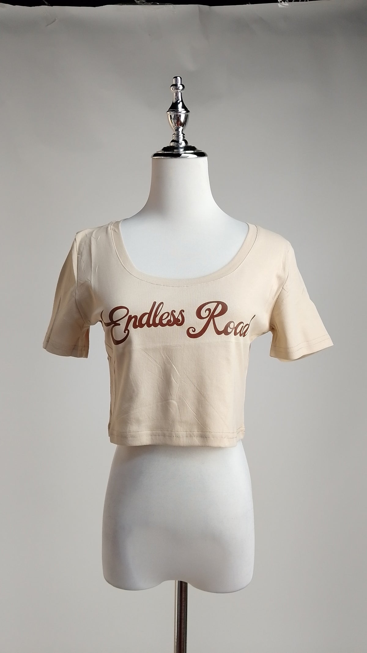Camiseta Crop Beis Texto / ANB26105