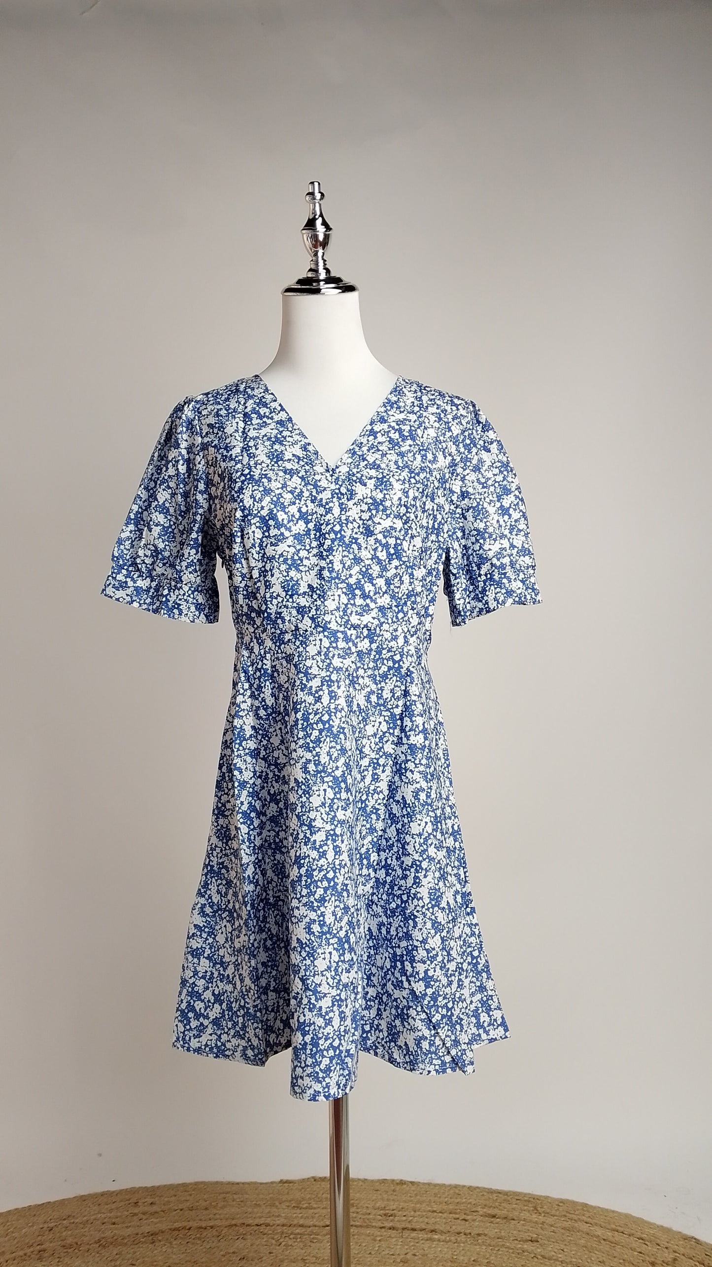 Vestido Azul Floral de Manga Corta / L78A
