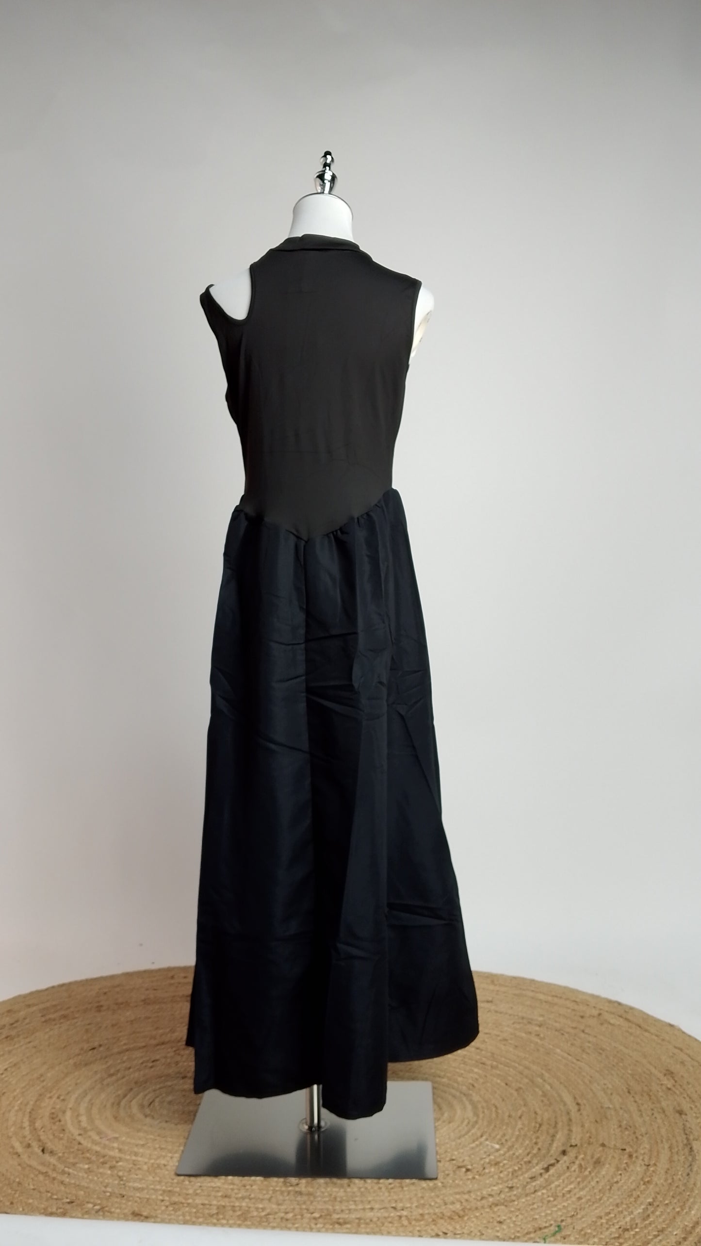 Vestido Negro Sin Mangas / L82A