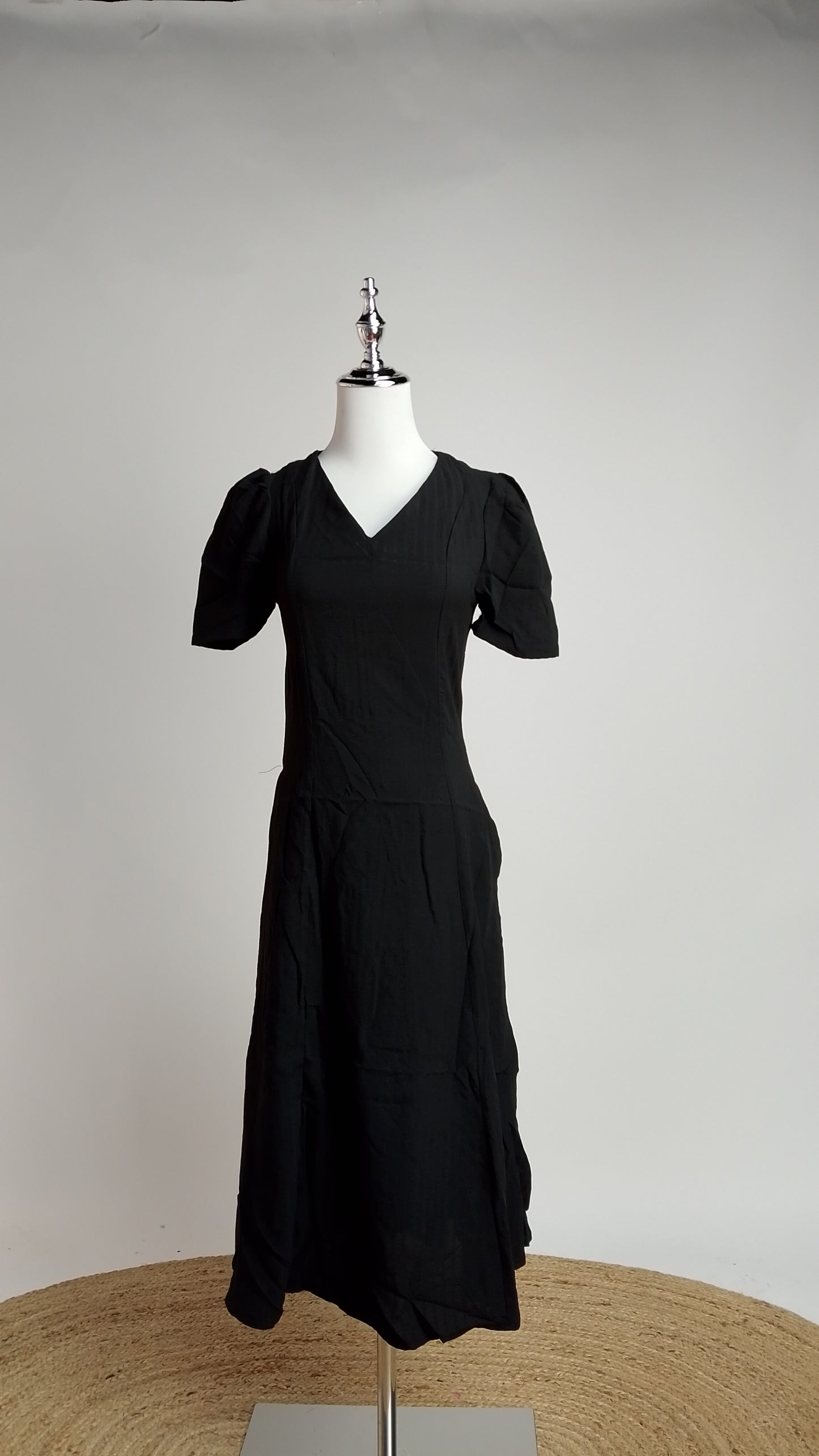 Vestido Negro Casual Midi / L84A