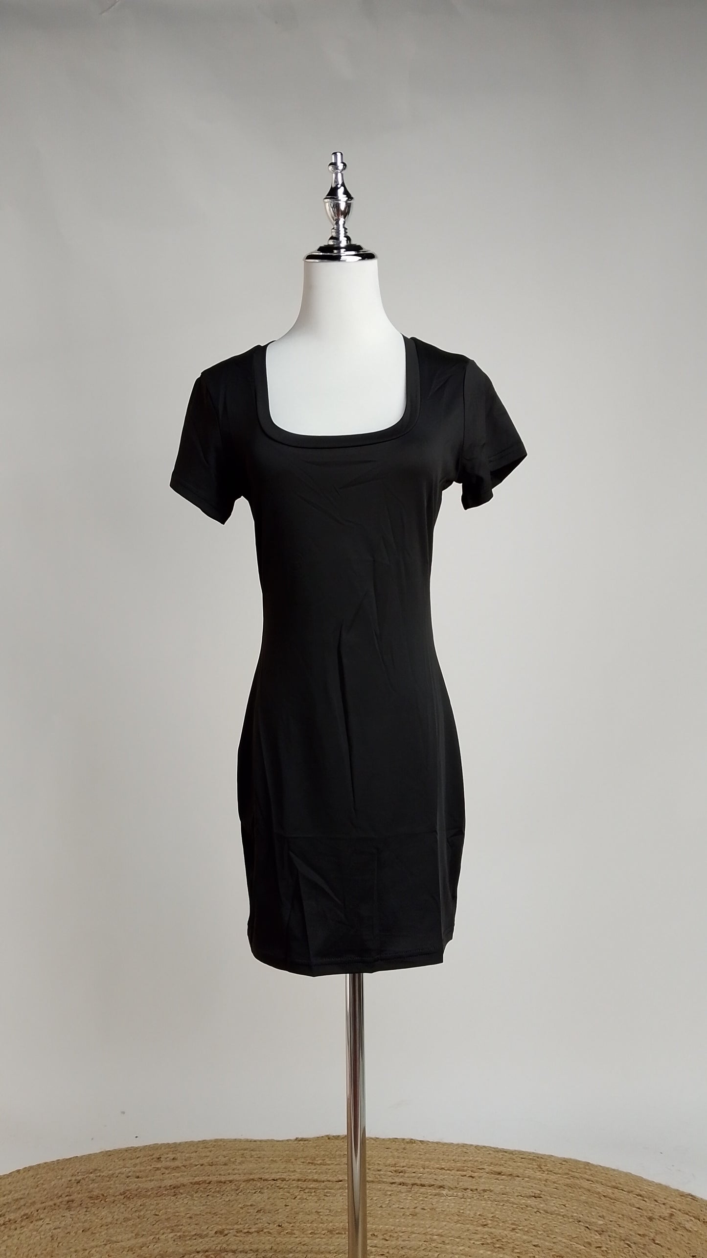 Vestido Negro Ajustado Corto / L96A