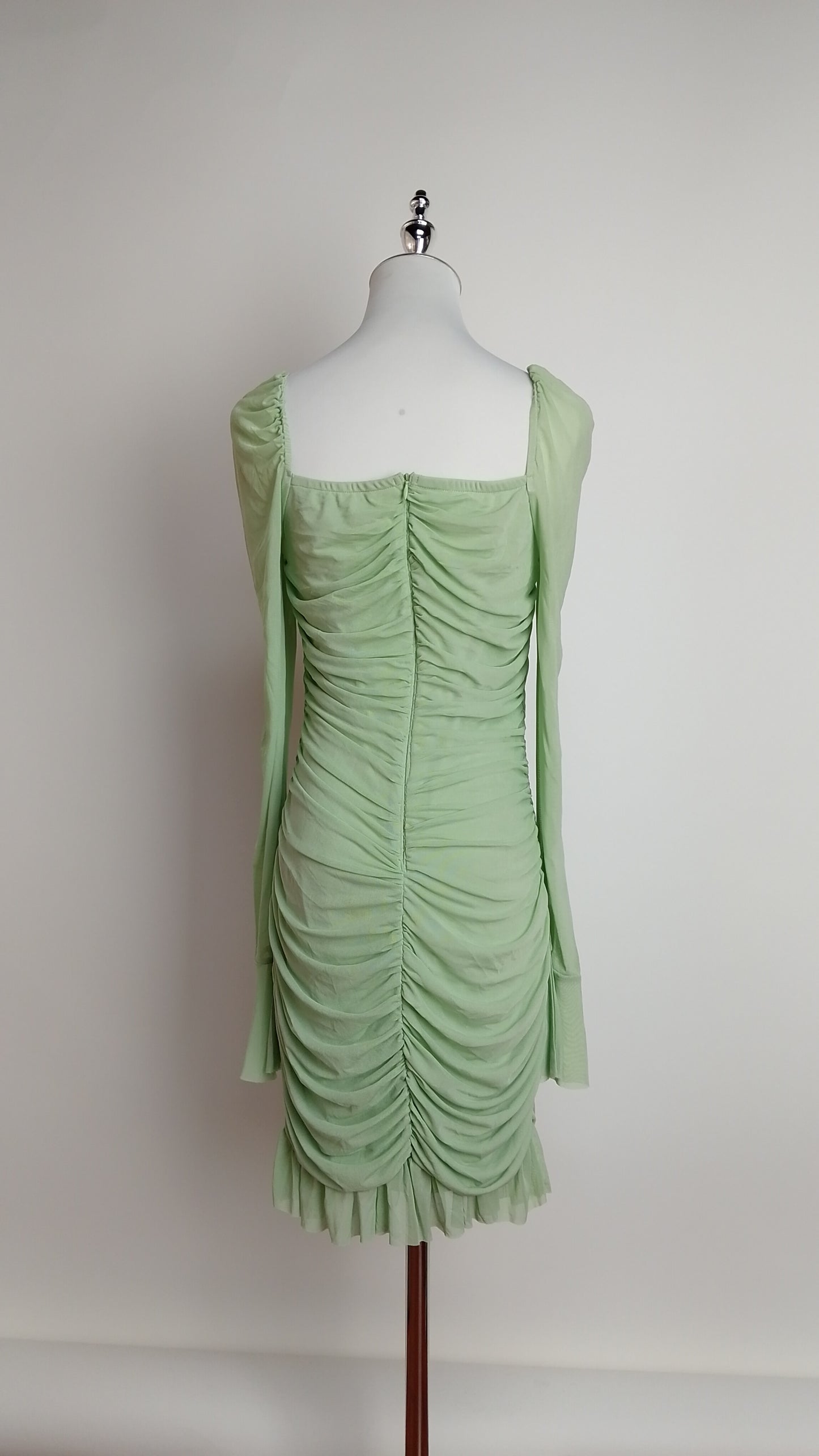Vestido verde drapeado manga larga / UV50