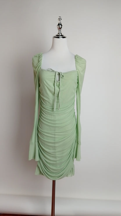 Vestido verde drapeado manga larga / UV50