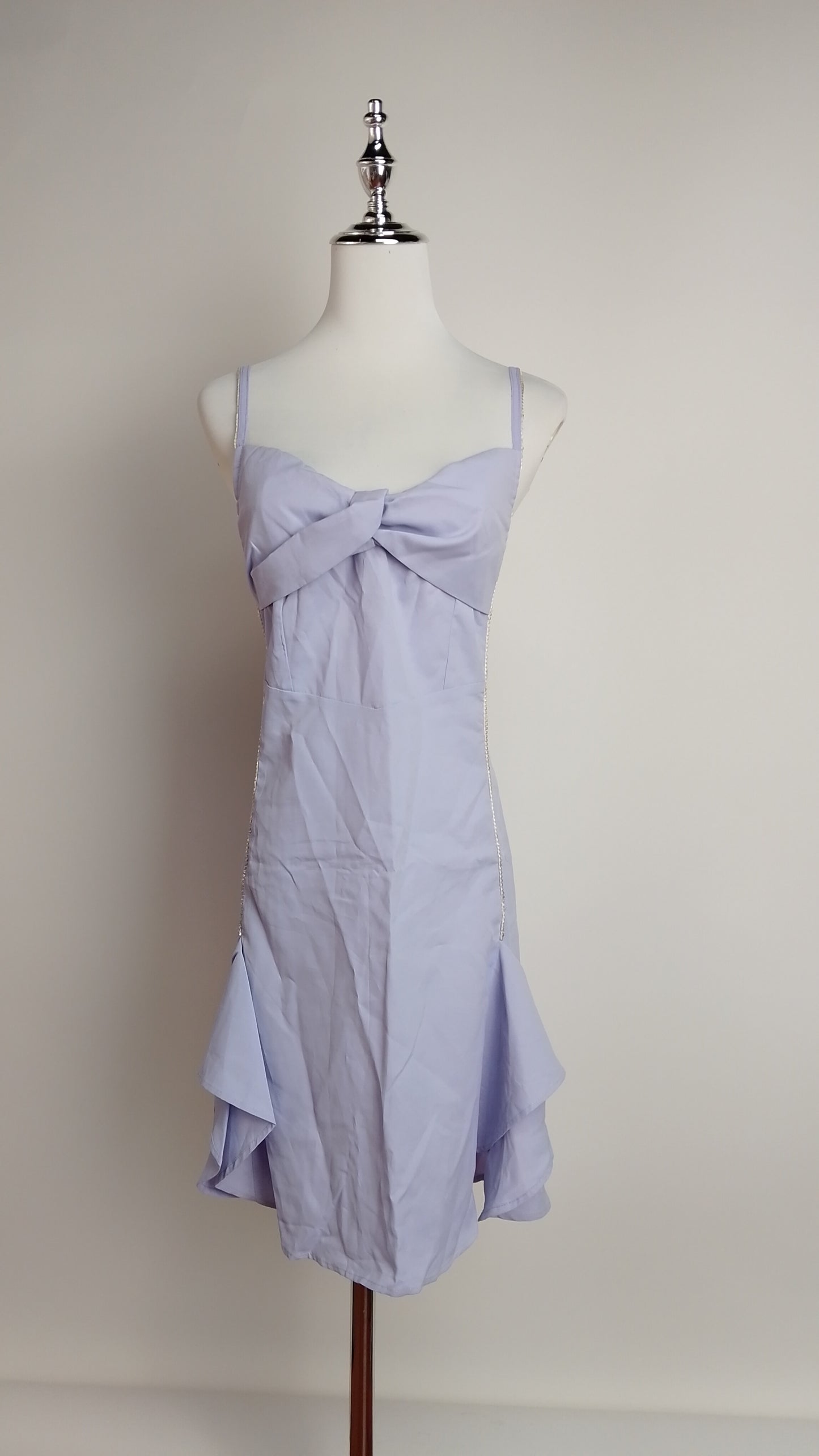 Vestido lila corto asimétrico / UV64