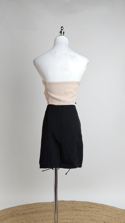 Falda Negra Ajustada con Botones / ANF01