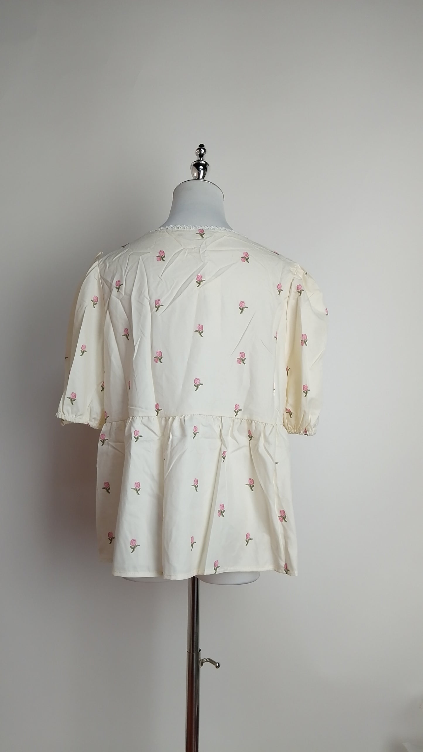 Blusa blanca peplum floral / L14A