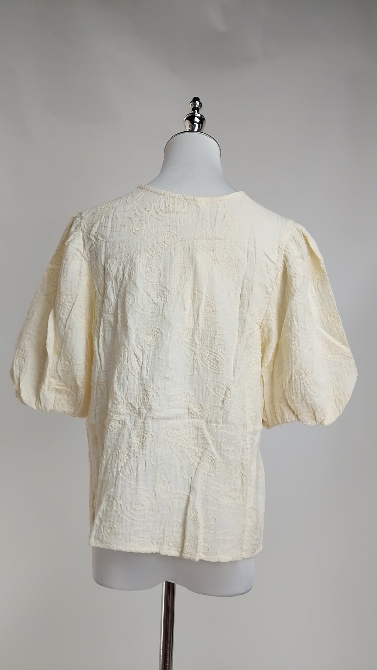Blusa Crema Manga Abullonada / ANB26097