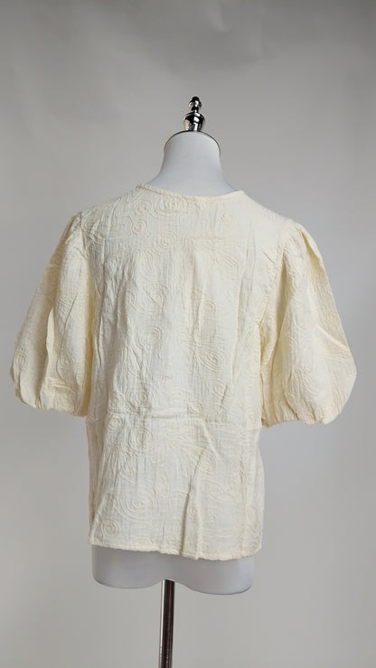 Blusa Crema Manga Abullonada / ANB26097