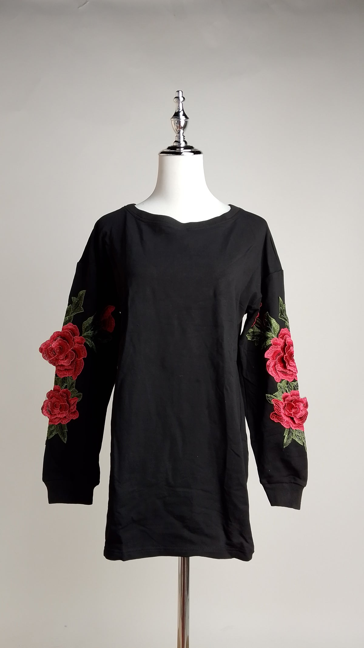 Blusa Básica con Bordado Floral en Mangas / ANB26051