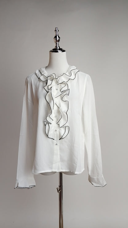 Blusa con Volantes Frontales y Cuello Alto / ANB26053