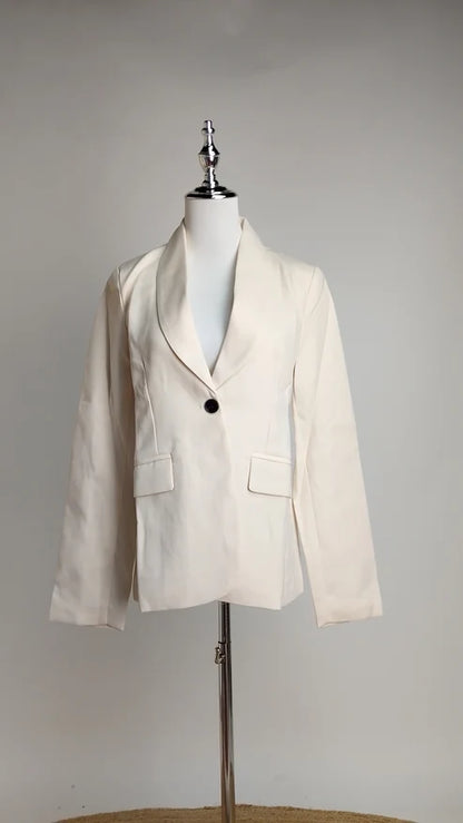Blazer Blanco Elegante Clásico + Top Negro con arruche frontal y manga transparente + Pantalón palazzo negro elegante /OUTEV62