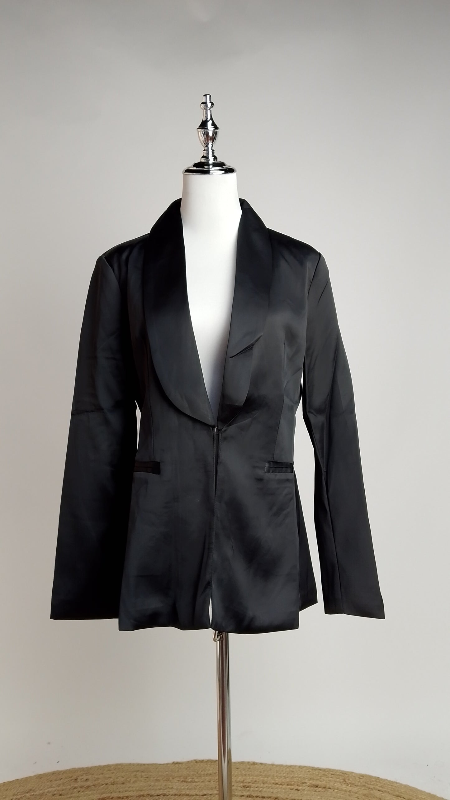 Blazer Negro Ajustado Elegante / ANBL2651