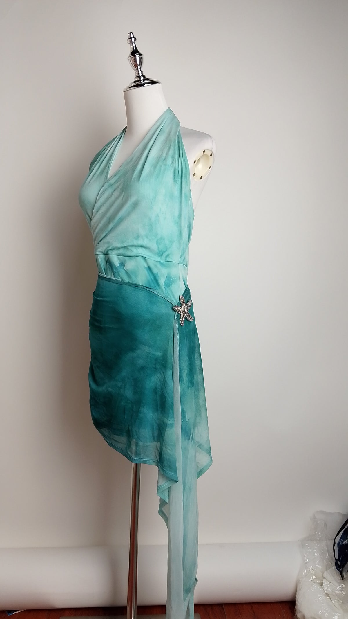 Vestido Celeste con accesorio / SH74