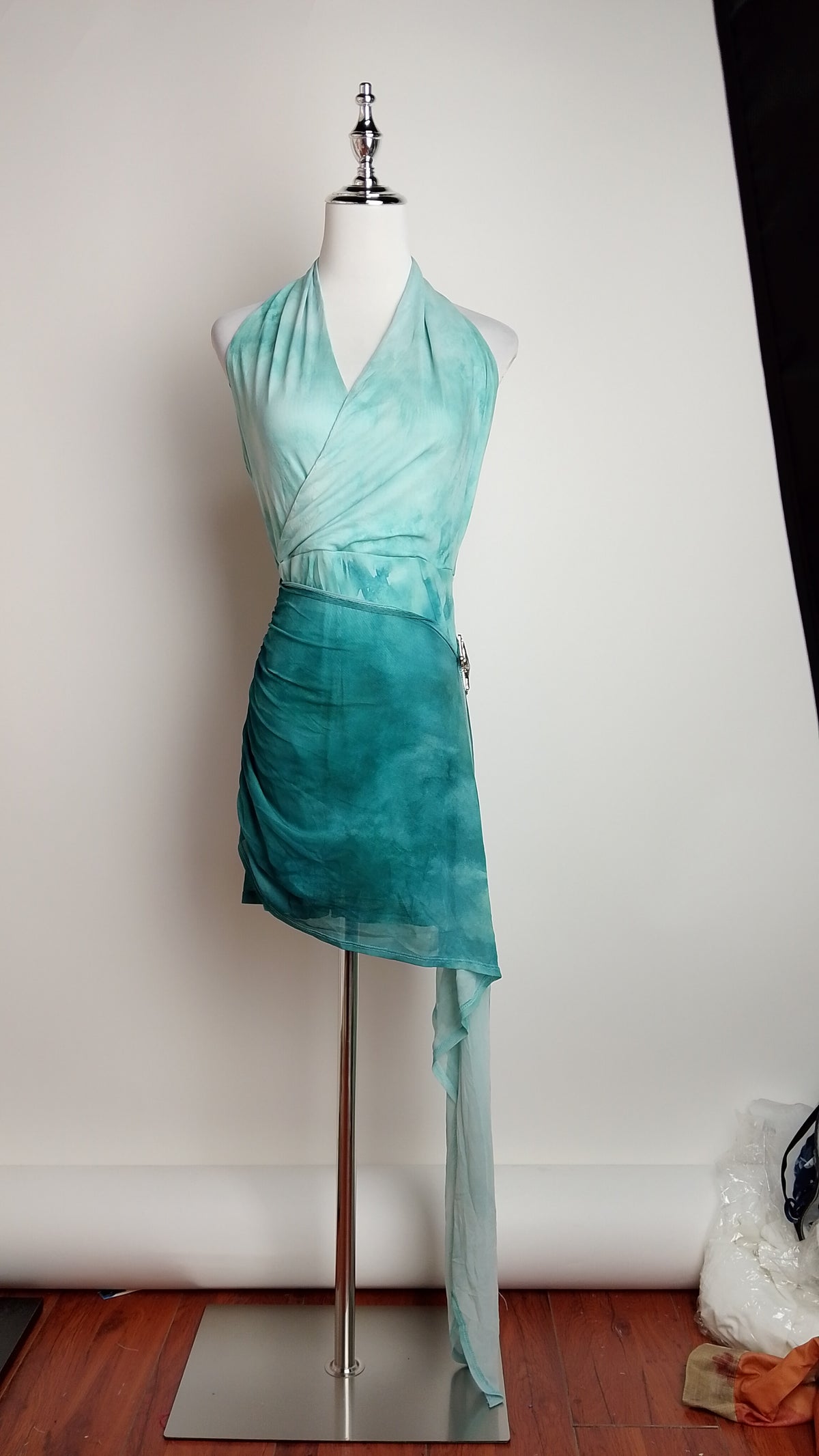 Vestido Celeste con accesorio / SH74