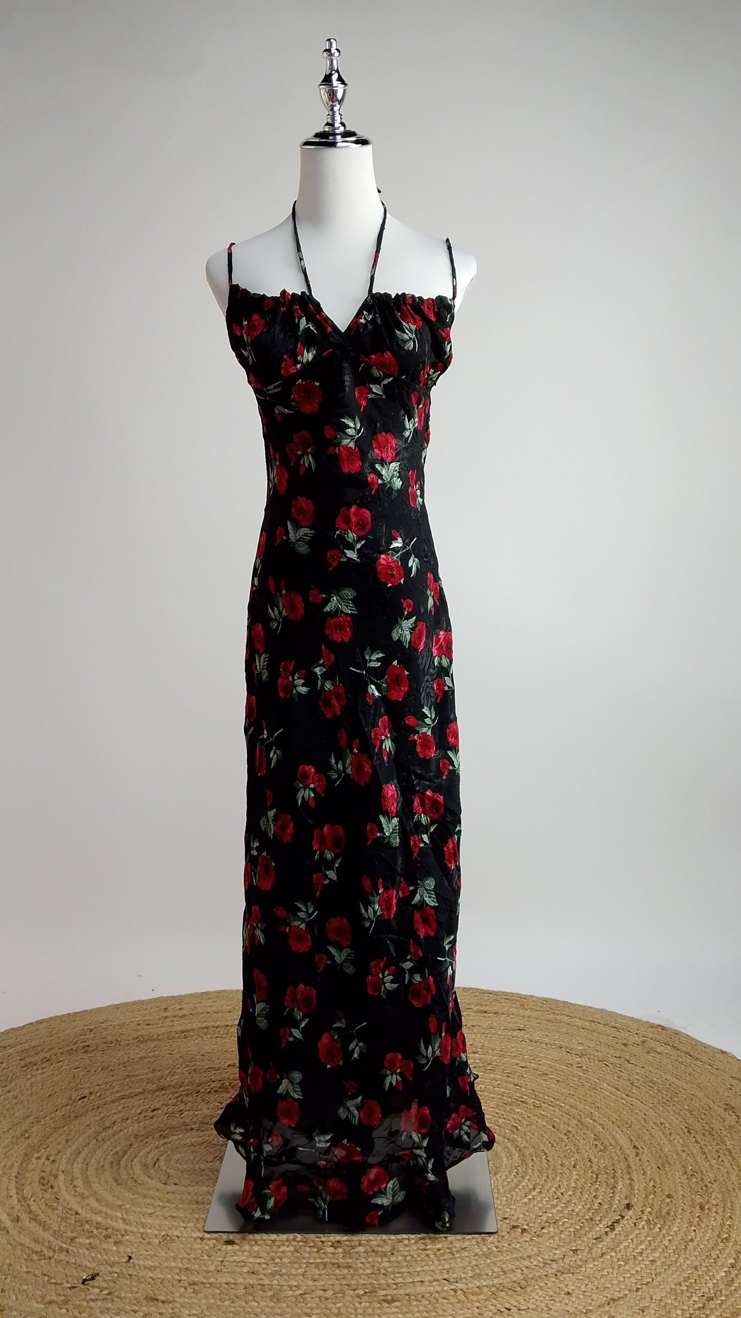 Vestido Negro Floral Ajustado / MV10