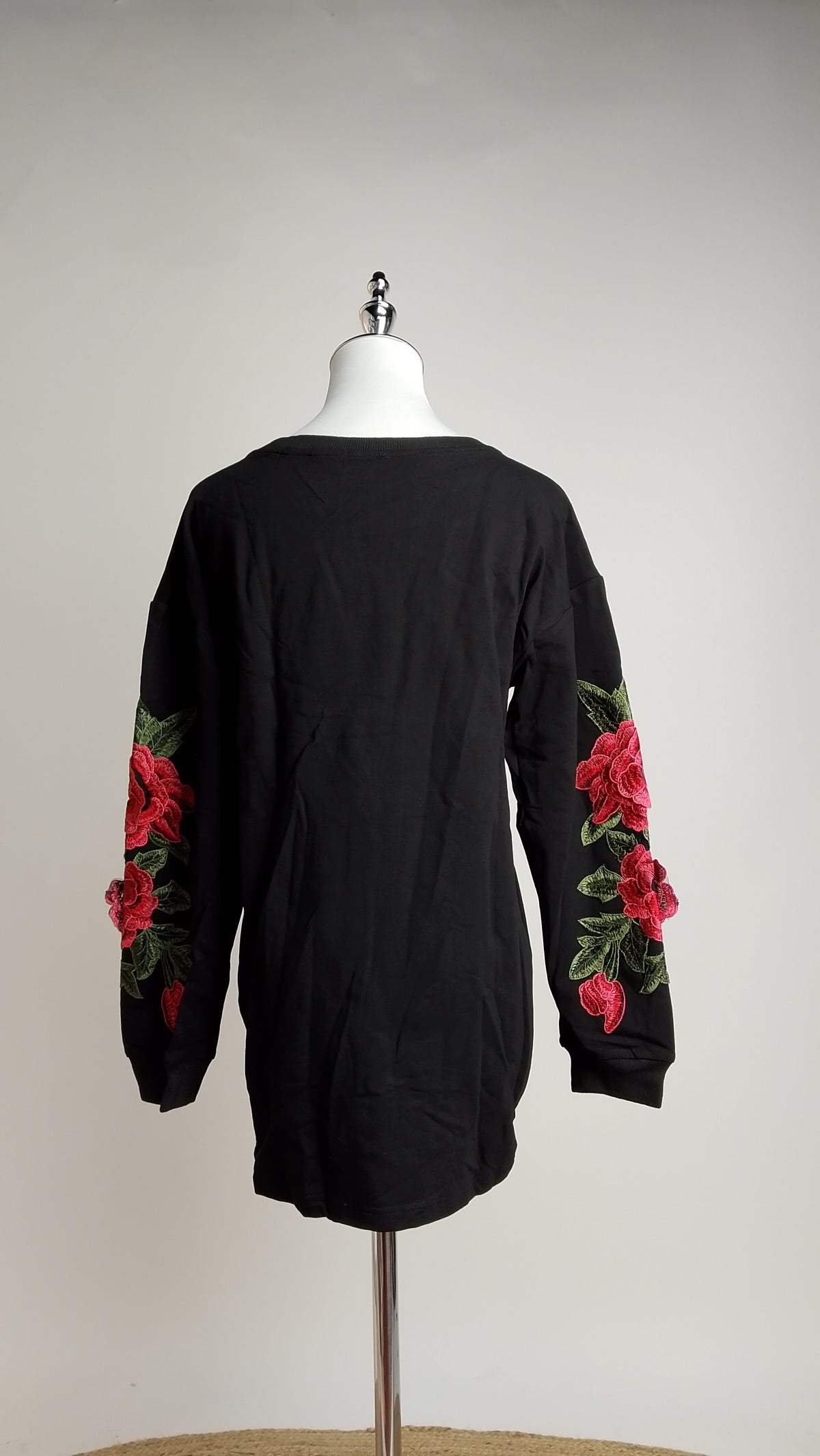 Blusa Básica con Bordado Floral en Mangas / ANB26051