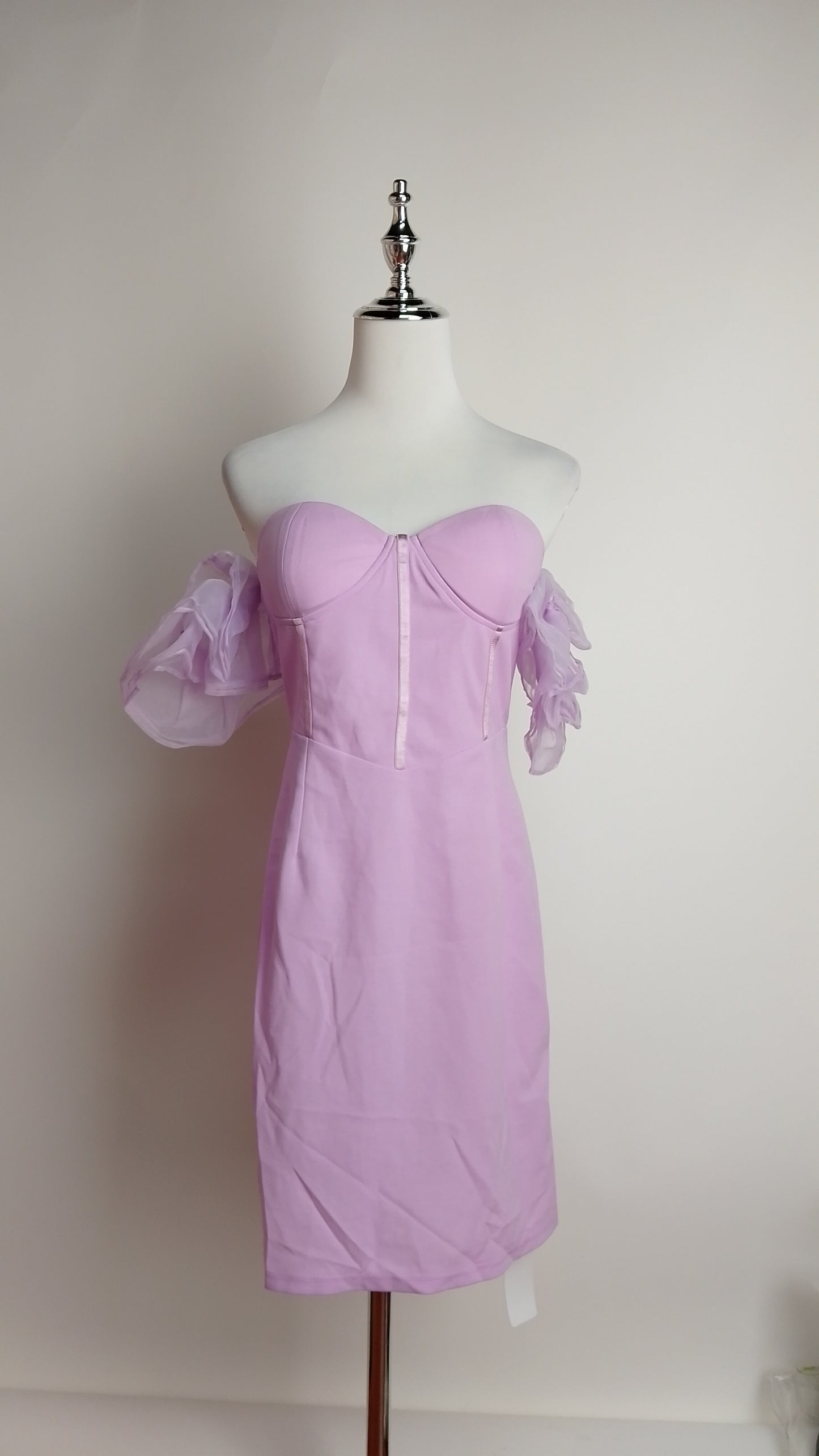 Vestido lila con mangas / UV45