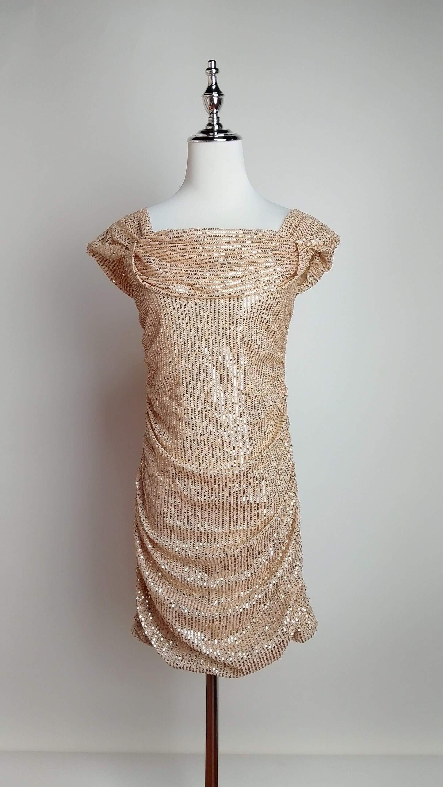 Vestido dorado corto brillante / UV53