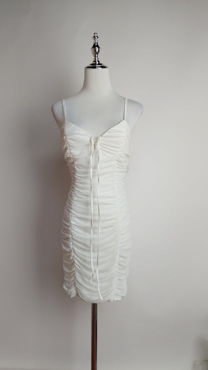 Vestido blanco fruncido / UV60