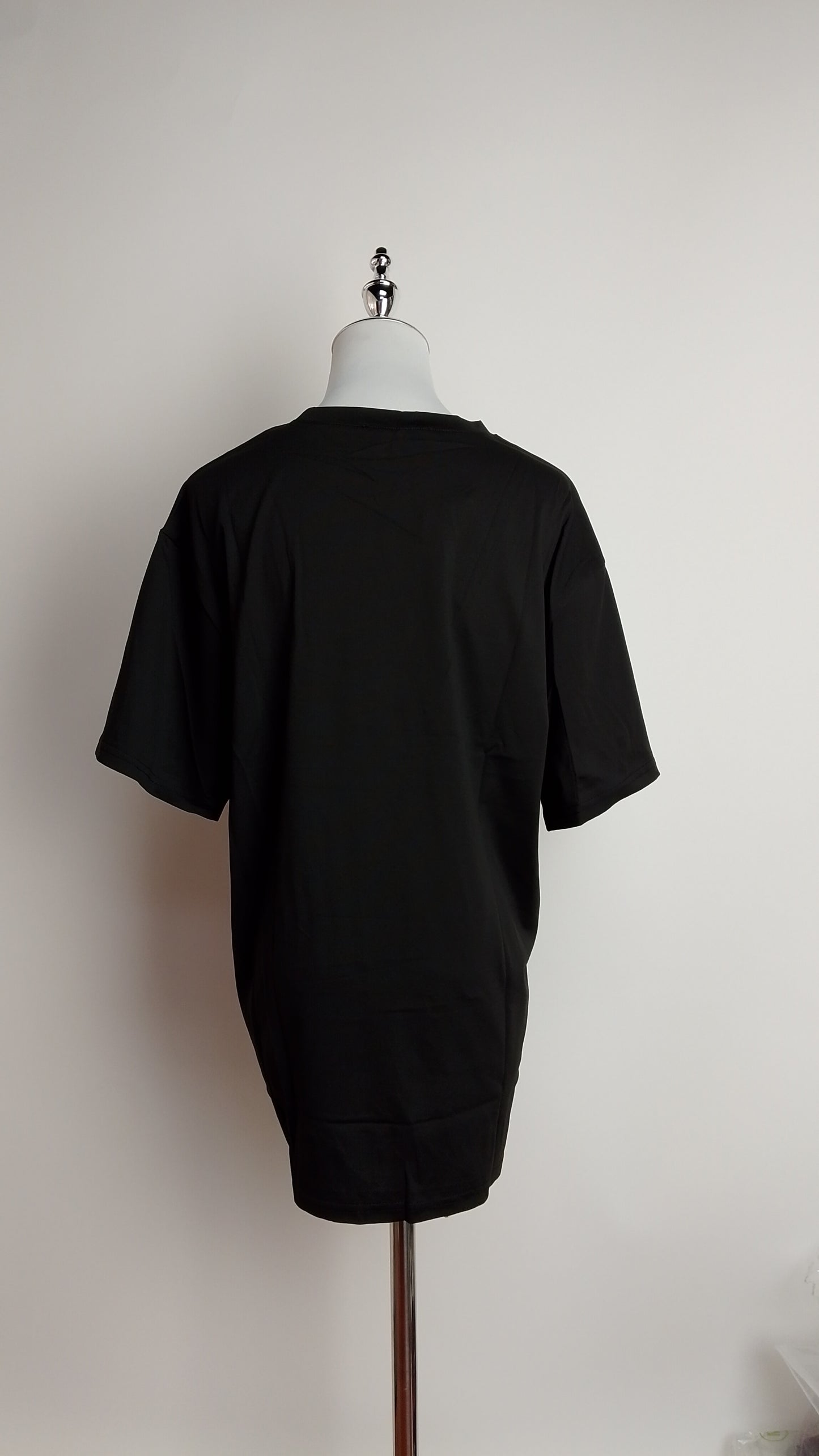 Camiseta negra estampada / L17A