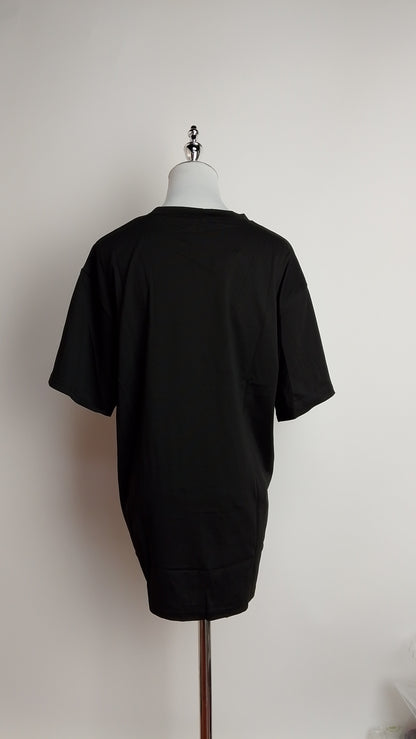 Camiseta negra estampada / L17A