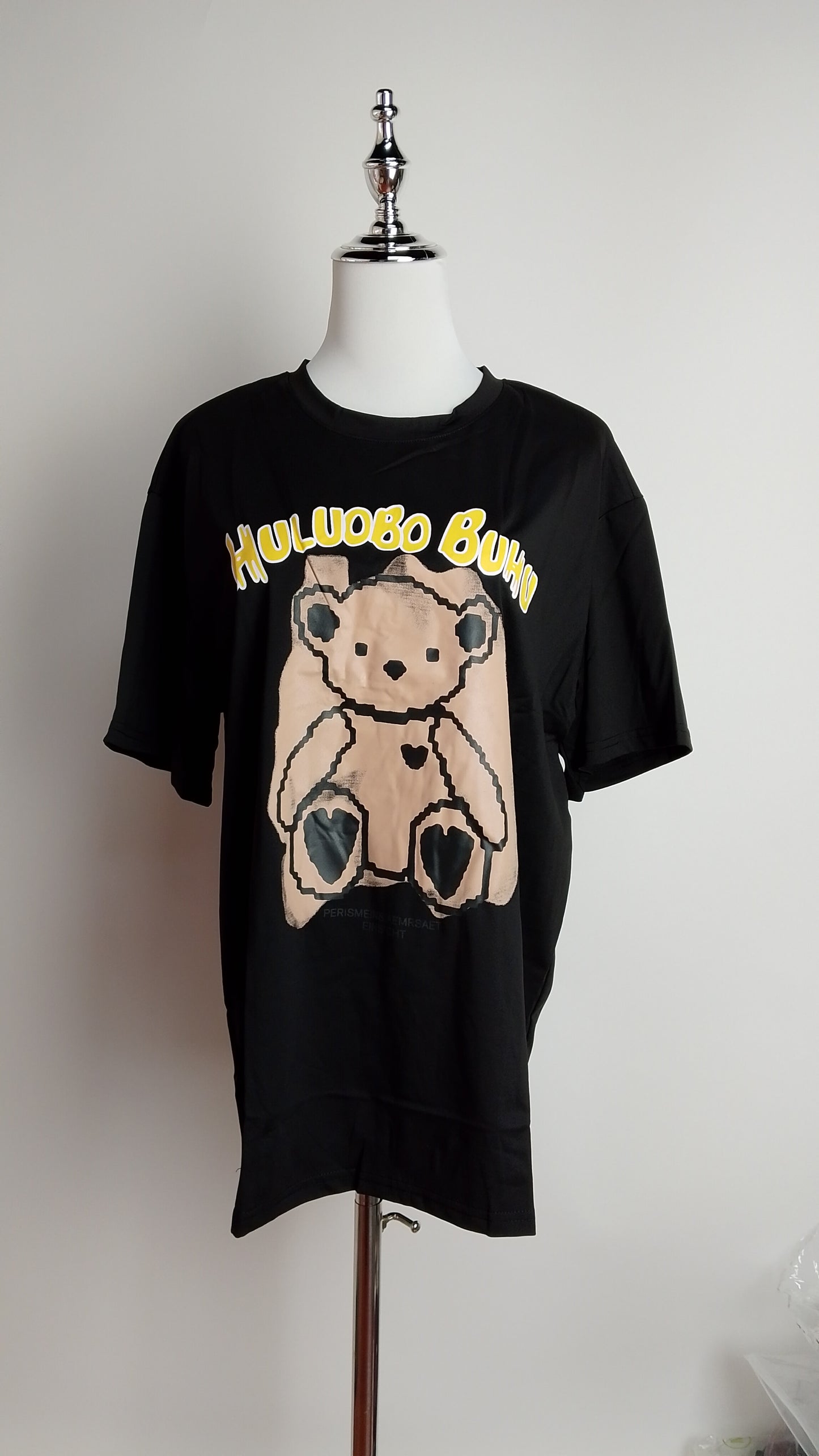 Camiseta negra estampada / L17A