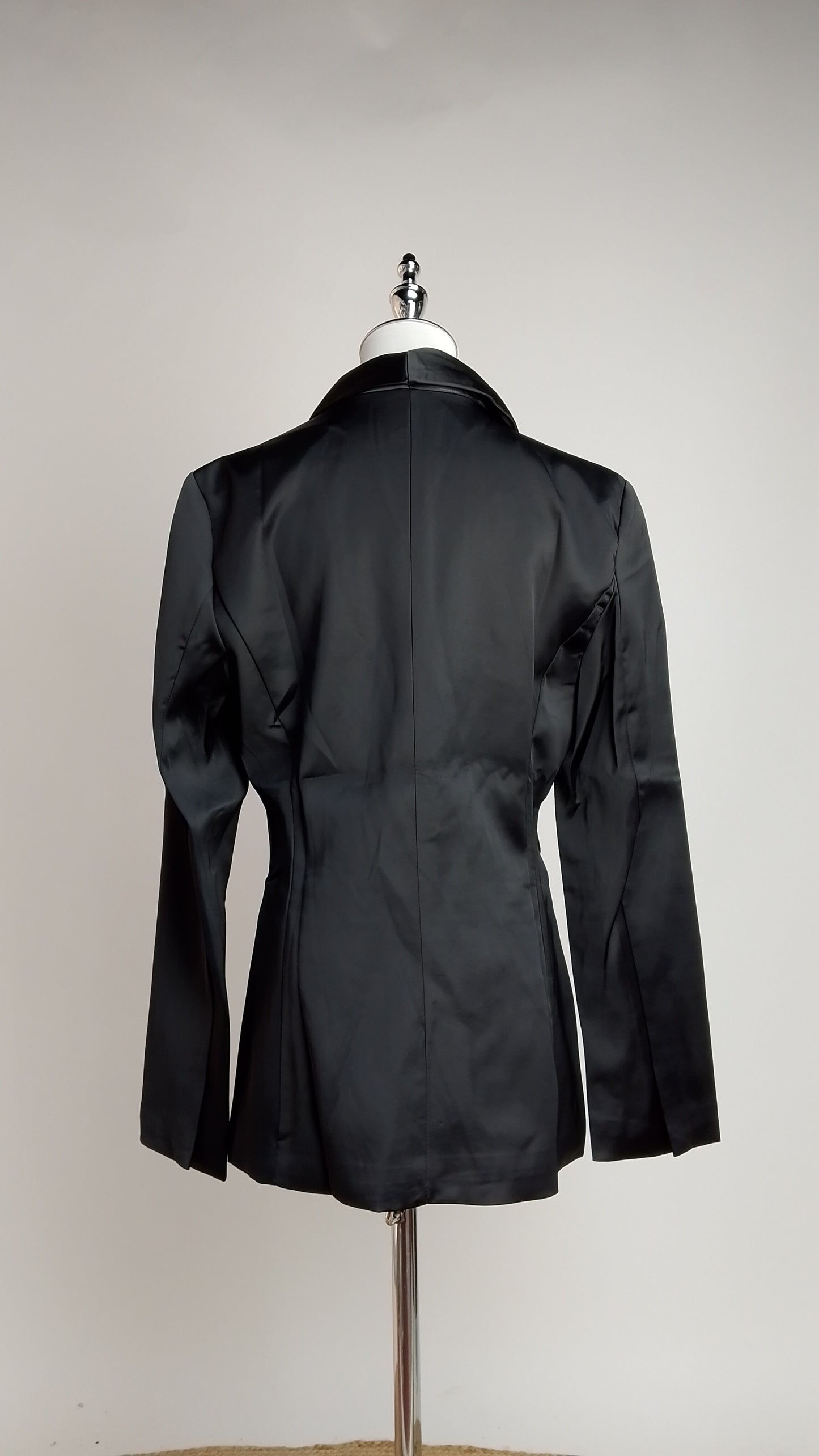 Blazer Negro Ajustado Elegante / ANBL2651