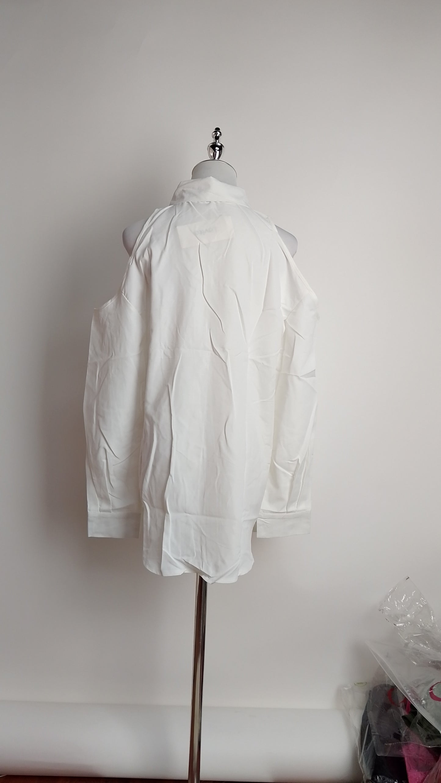 Blusa blanca hombros descubiertos / L20A