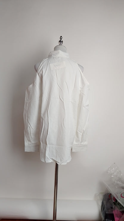 Blusa blanca hombros descubiertos / L20A