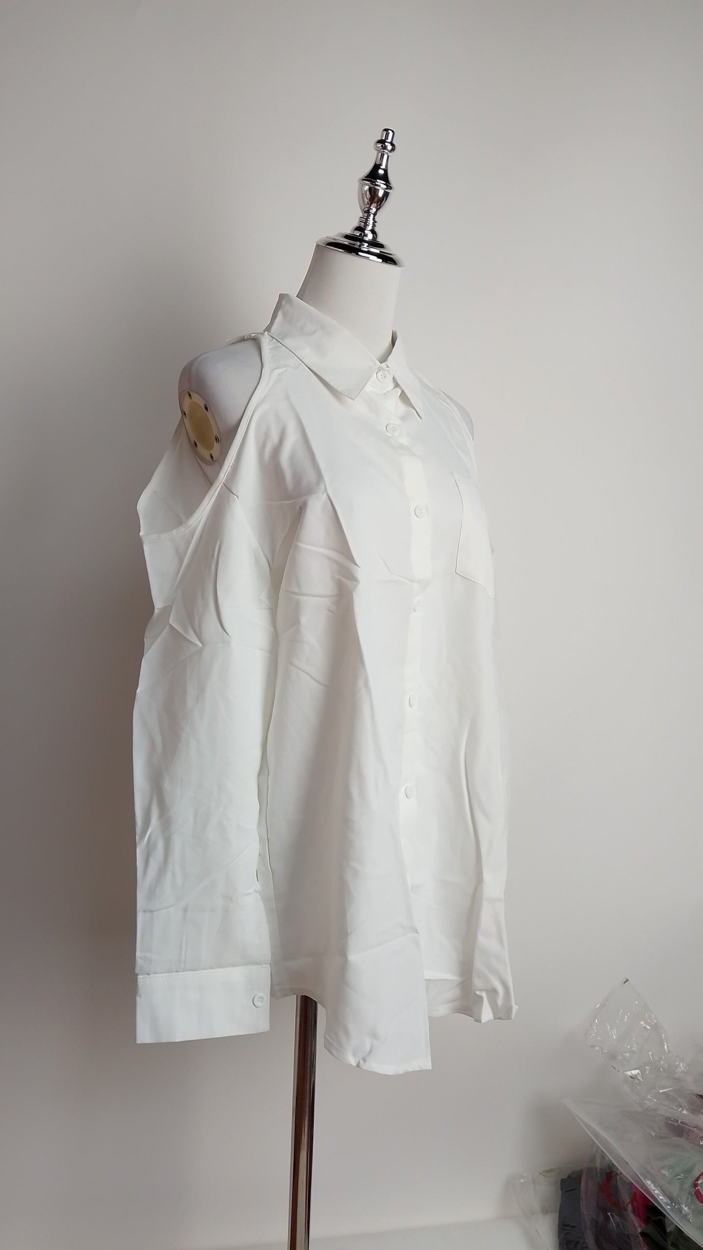 Blusa blanca hombros descubiertos / L20A