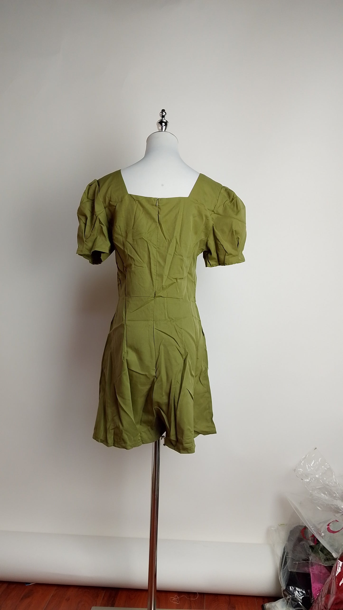 Enterizo corto verde oliva / L27A