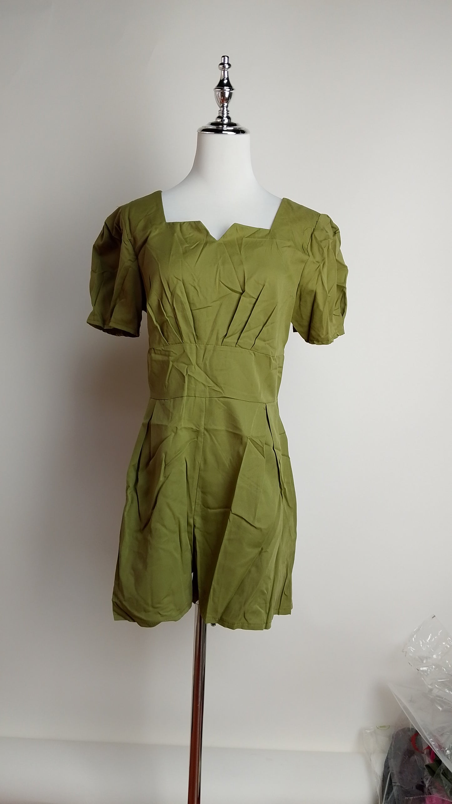 Enterizo corto verde oliva / L27A