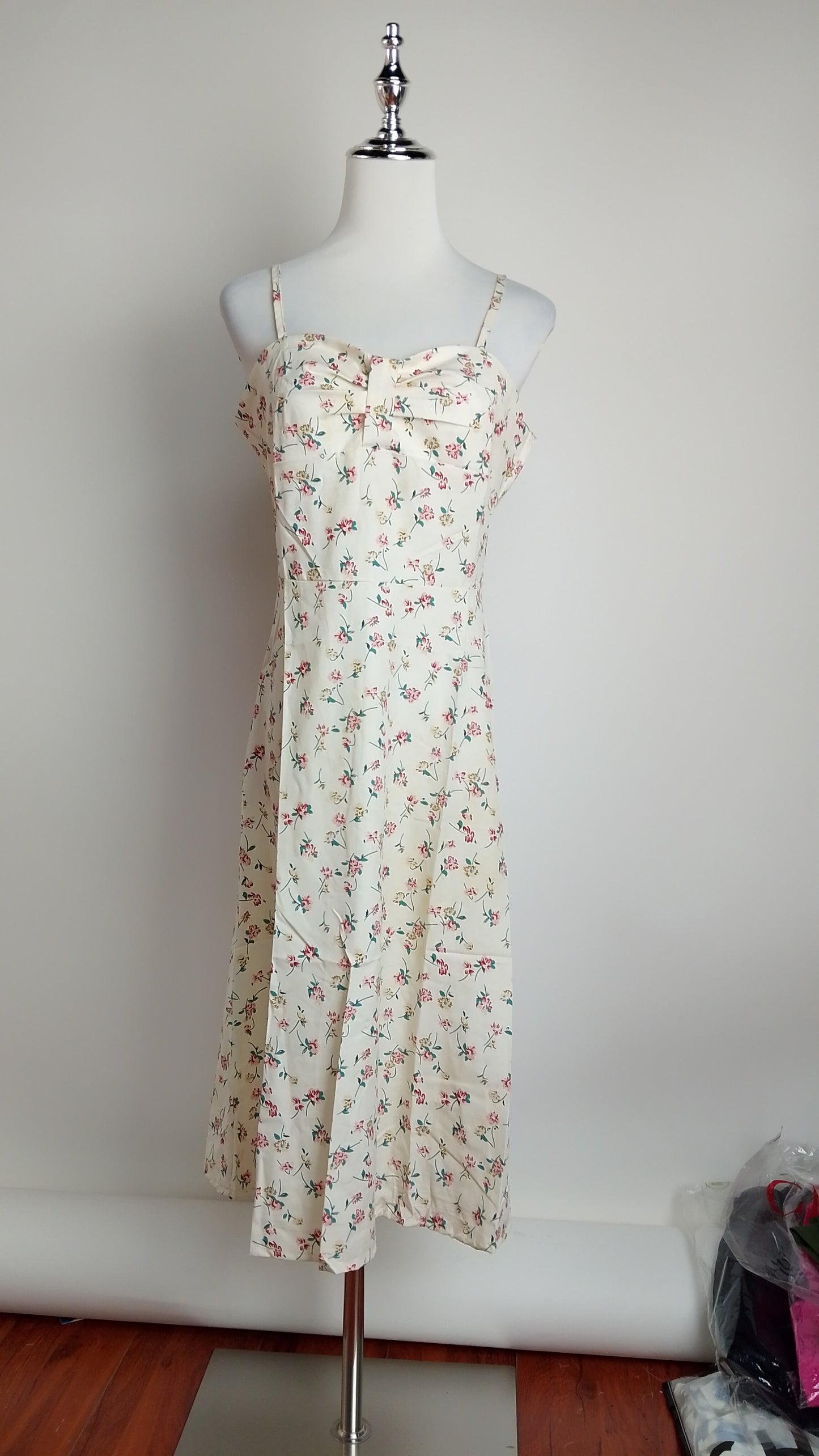 Vestido midi floral claro / L31A