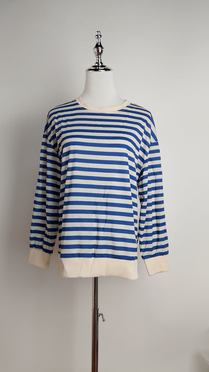 Suéter rayado azul y blanco / L38A