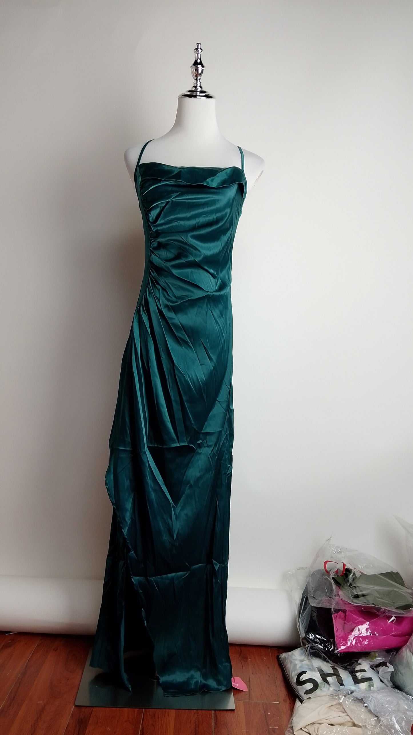 Vestido elegante con abertura / SH47