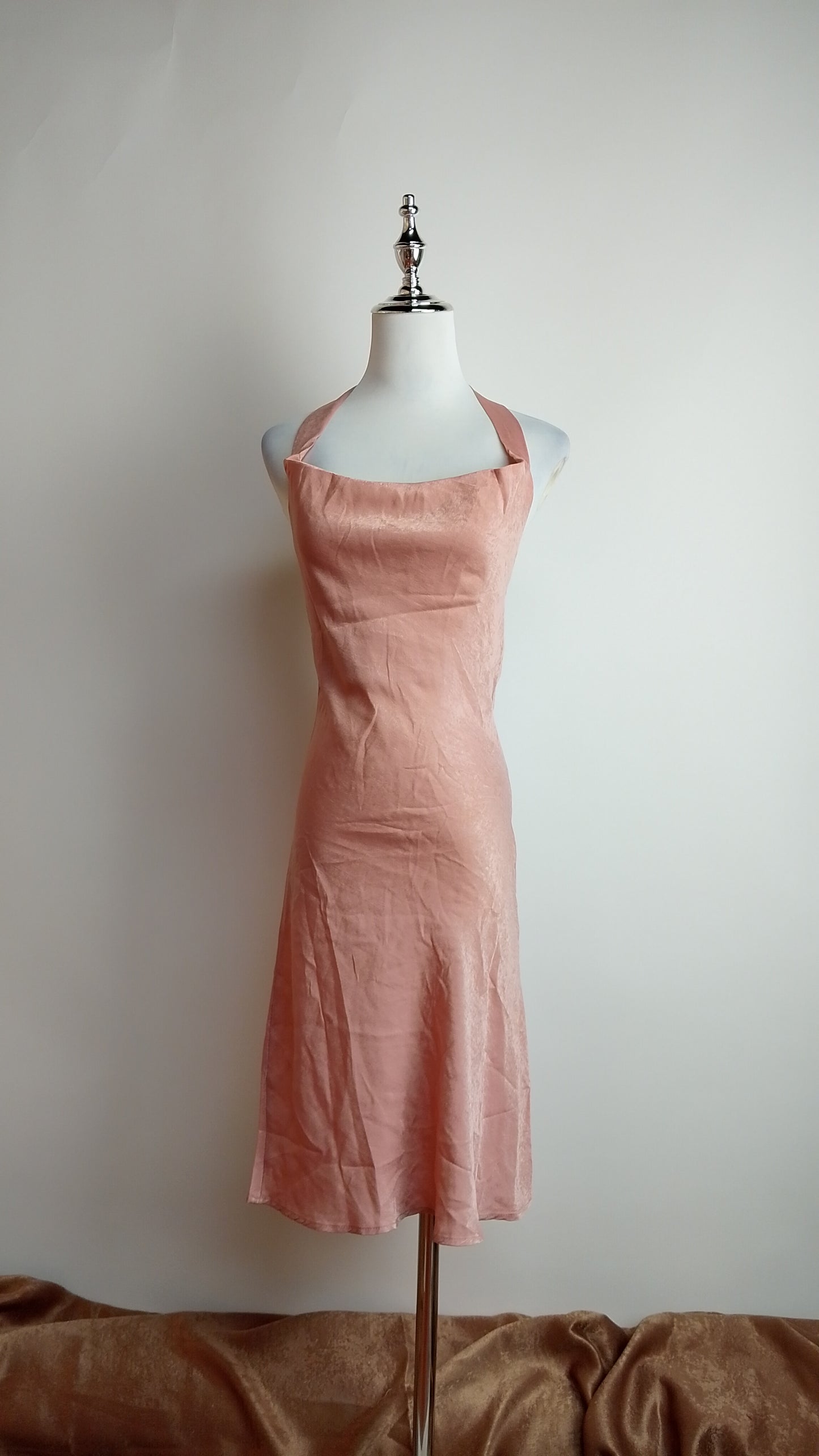 Vestido Satinado Nude / ANU50