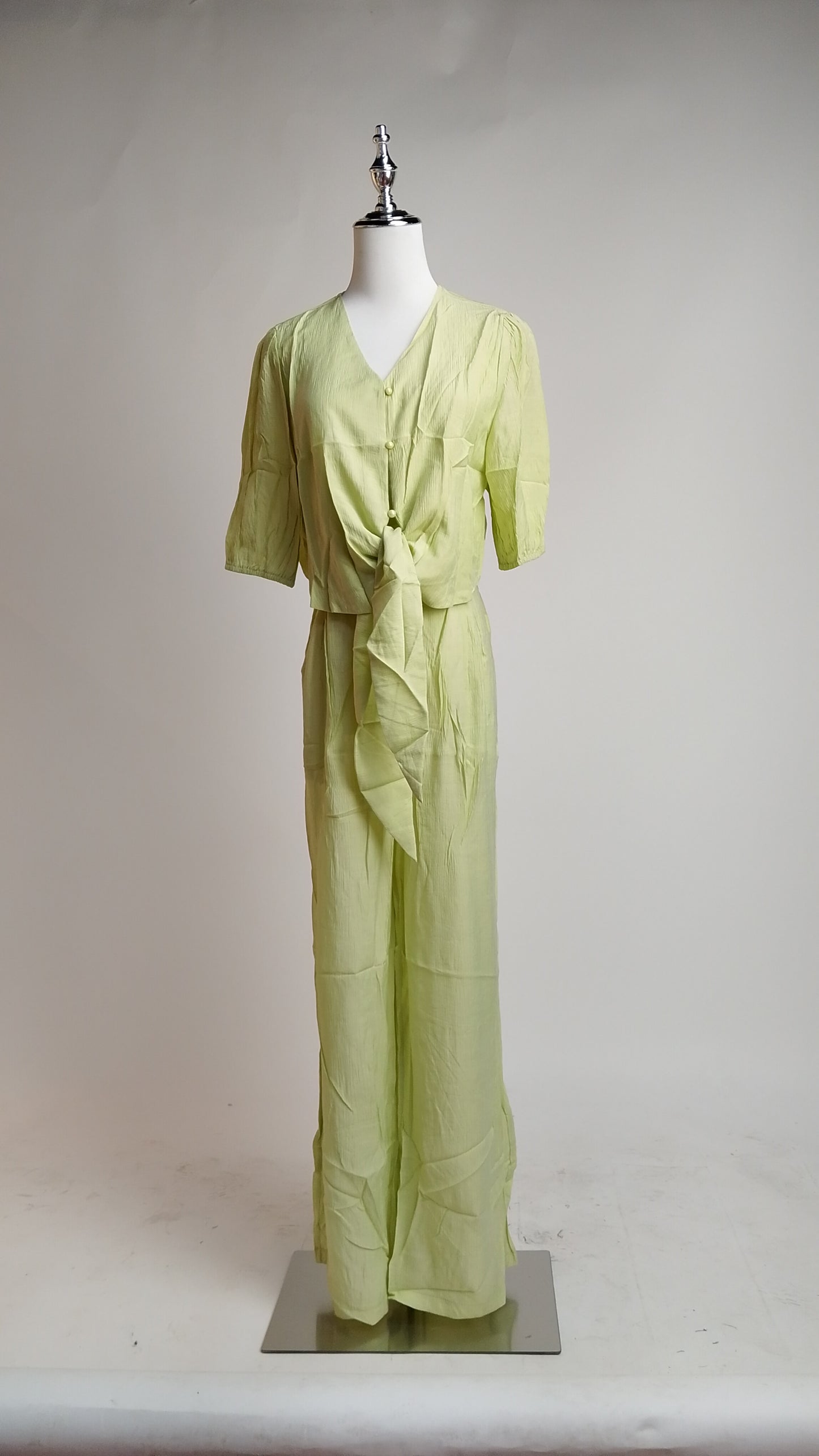 Set con Blusa Anudada y Pantalón Recto / ANSET25