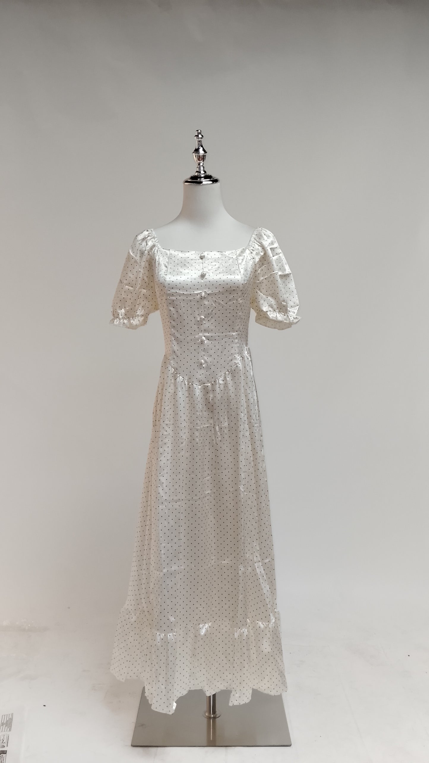 Vestido Blanco con Volantes / SH114